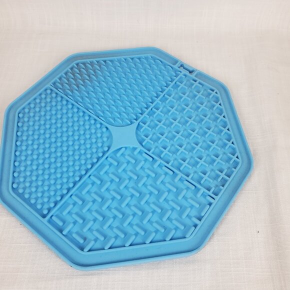 Pet Licking Mats 2 Dog Paw 2 Hexagon 3 Square New - Picture 13 of 13